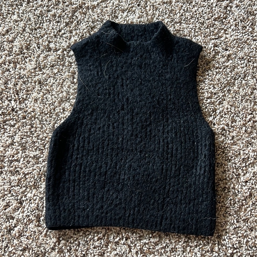 Forever 21 crop fuzzy black sweater size S